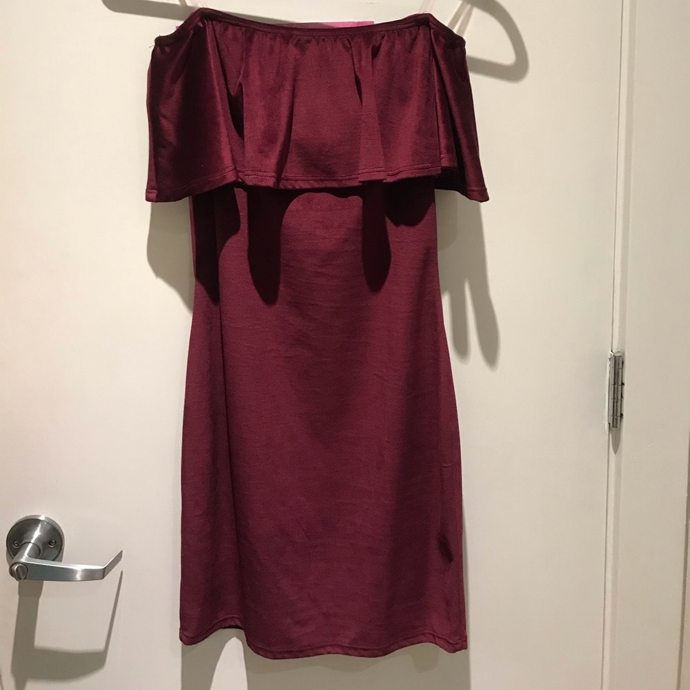 Off-the-shoulder bodycon dress with ruffles